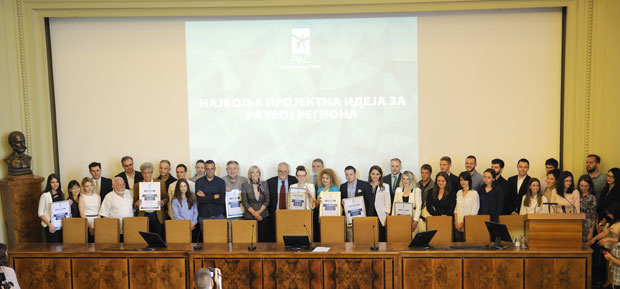 УРУЧЕНЕ НАГРАДЕ САНУ: Милион динара иде пчеларима